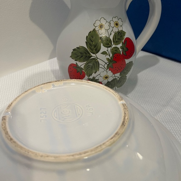 McCoy large Strawberry pitcher and bowl - Picture 2 of 3